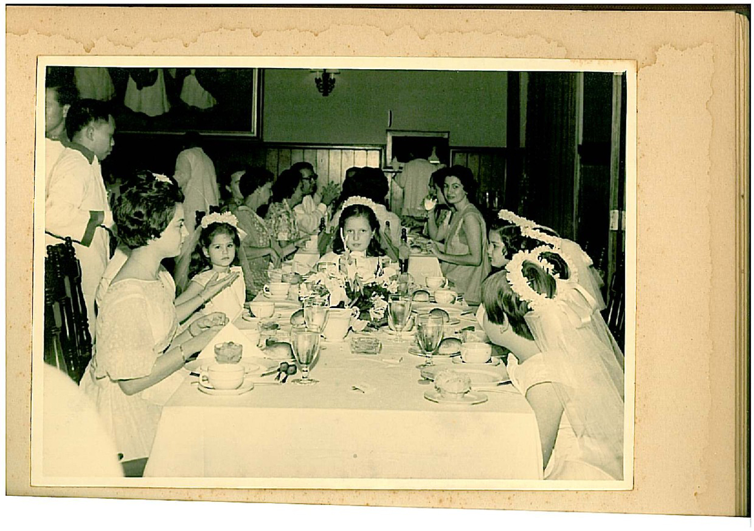 peggy_as_flower_girl__only_little__girl_at_right_side__of_table